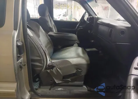 2001 Chevrolet Silverado 1500 Ls из США, поврежденный, VIN 2GCEC19V111245221